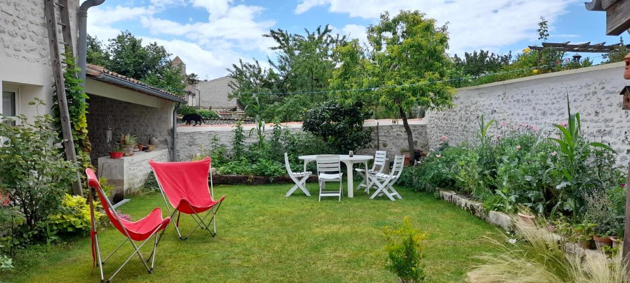 Suite De Charme Dans Une Maison Charentaise Cozes Dış mekan fotoğraf